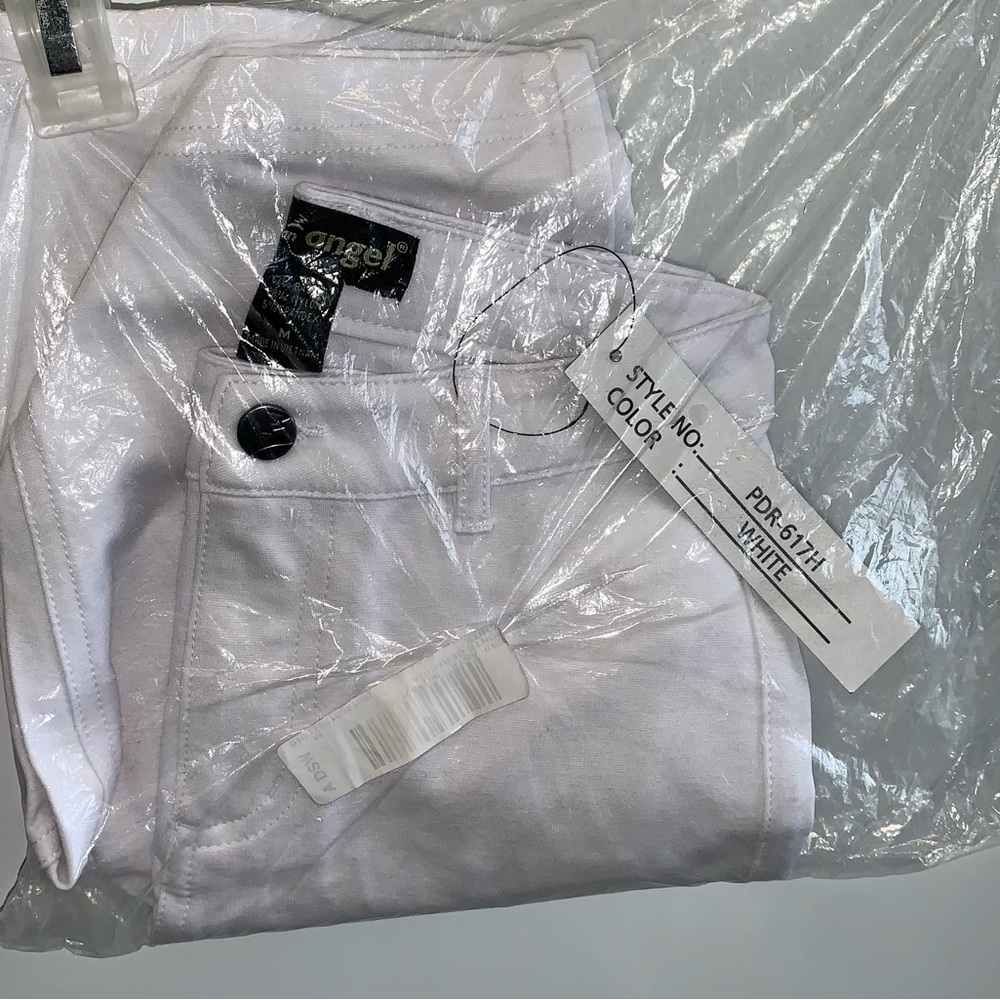 Women’s White Stretchy Bermuda Style Shorts Size Medium